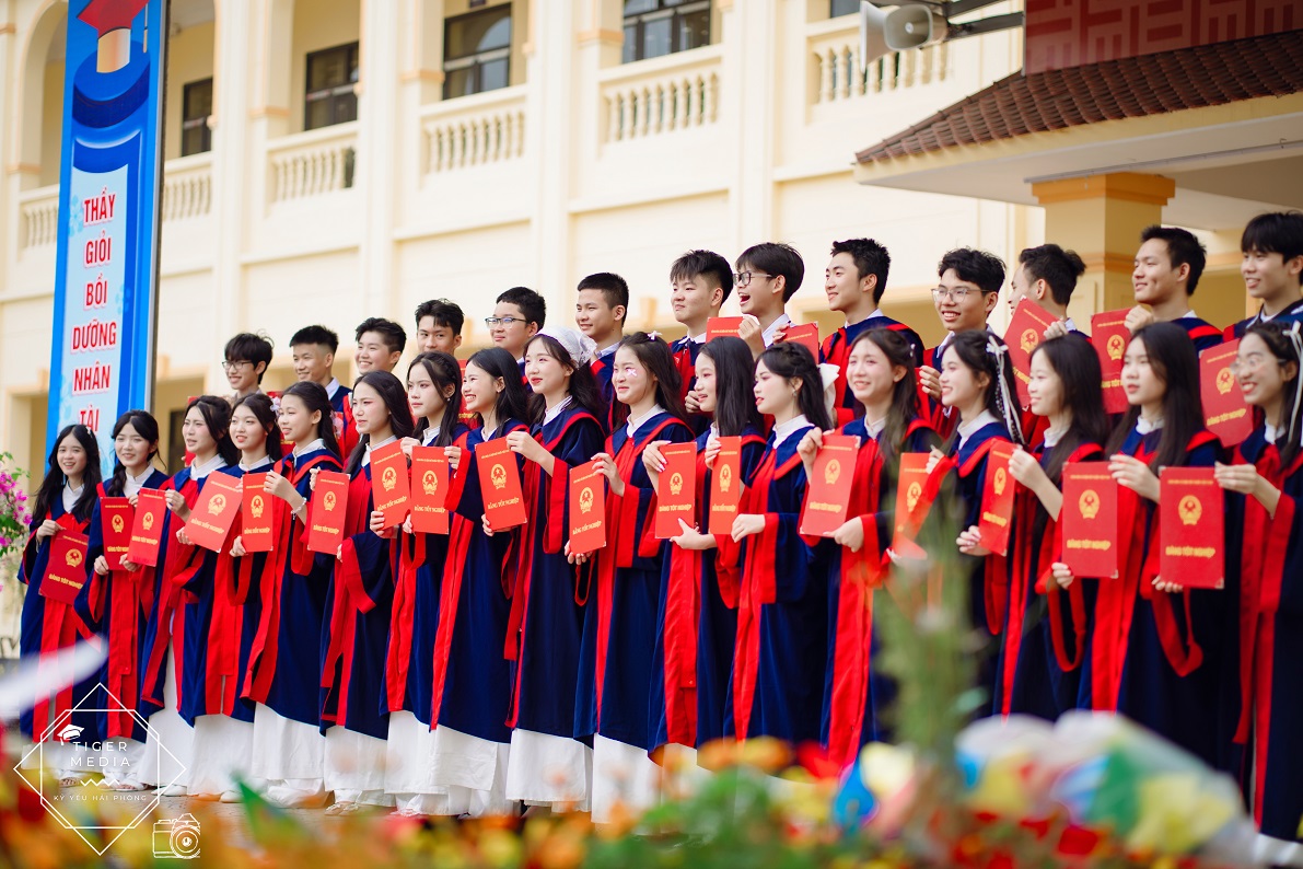 KỶ NIỆM ĐÁNG NHỚ – BUỔI CHỤP ẢNH KỶ YẾU LỚP 9B TRƯỜNG THCS TÂN THẮNG
