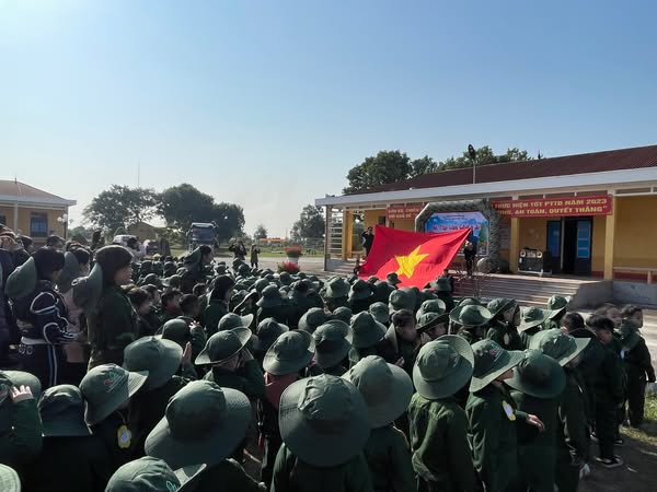 Một ngày em làm chiến sĩ của các em học sinh cấp mầm non