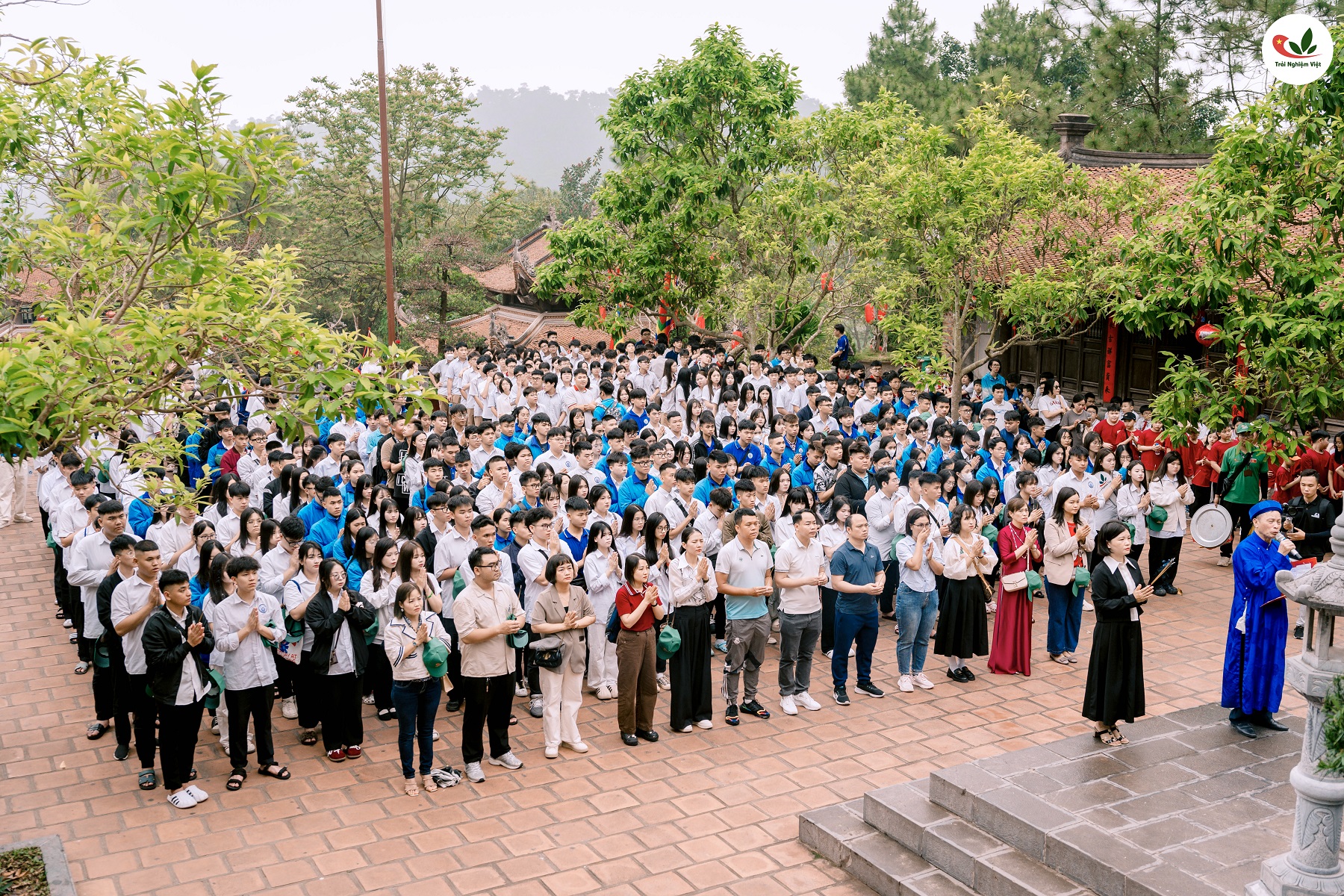 Chương trình dâng hương ý nghĩa, khối 12 trường THPT Hàng Hải 1