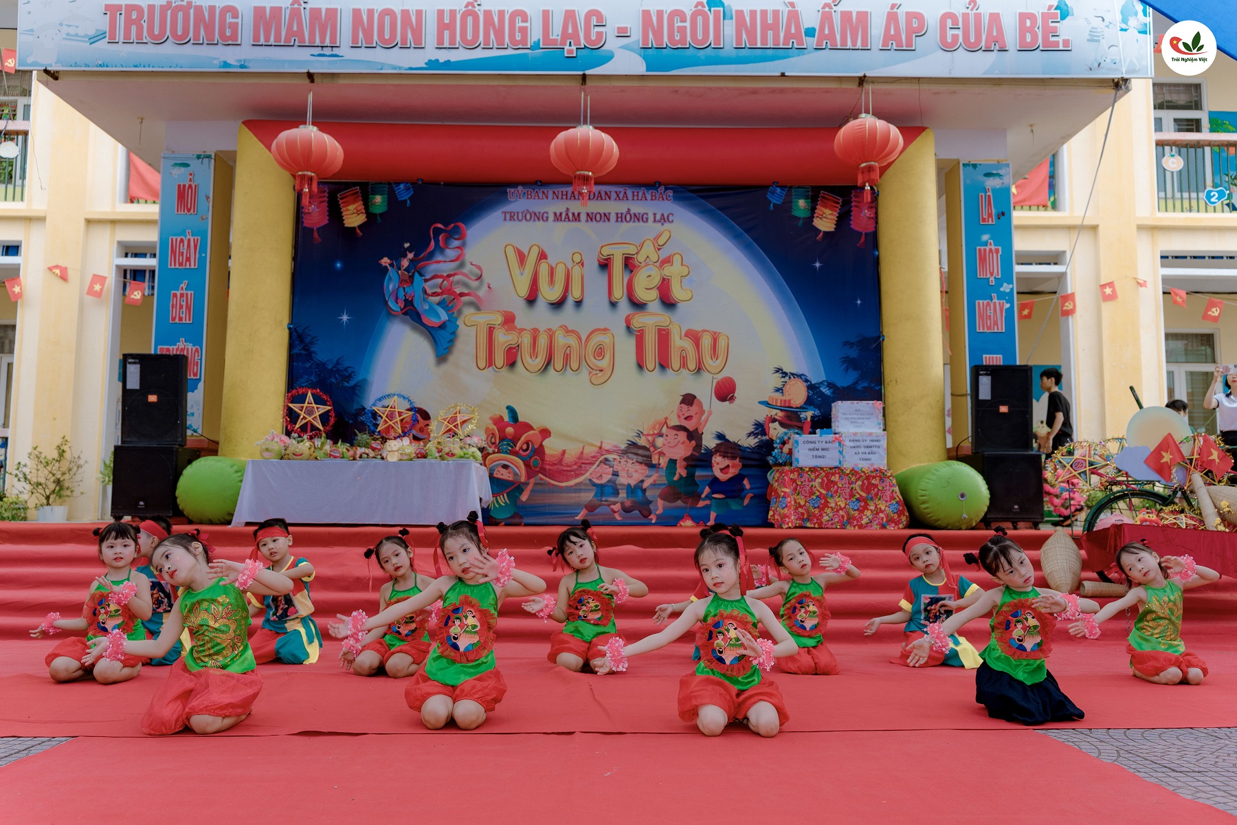 Tổ chức Chương trình Vui tết Trung thu cho các em học sinh trường mầm non Lạc Hồng