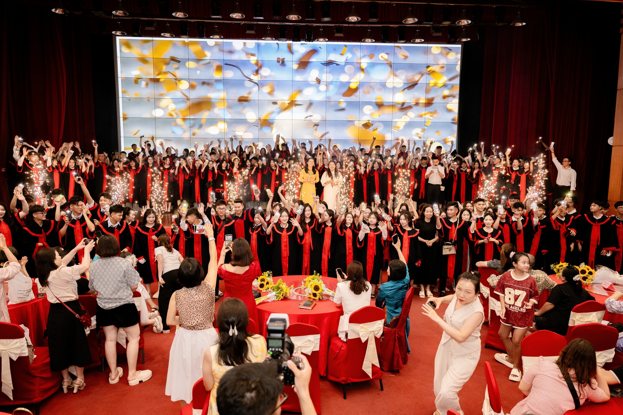 Tư vấn, tổ chức Chương trình Gala trong Lễ tri ân và Trưởng thành học sinh Khối 12